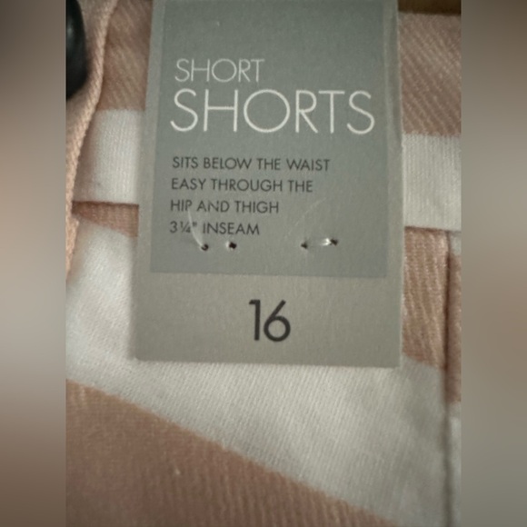 Gap shorts, horizontal striped, NWT, size 16. - Picture 4 of 6